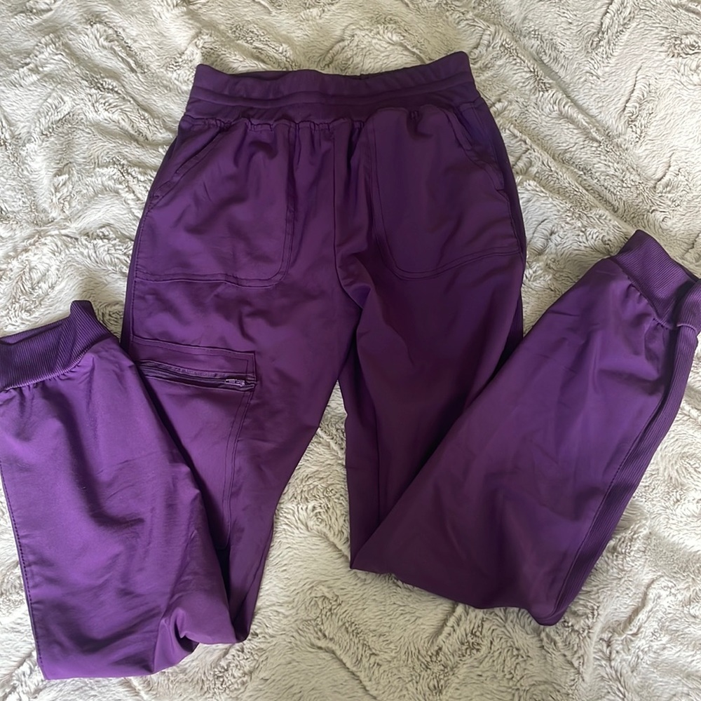 Medium Scrub pants barely worn!